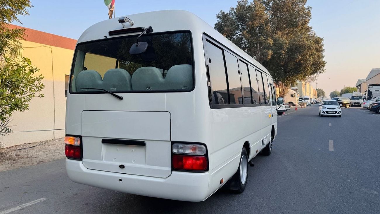 Toyota Coaster 26 SEATERS BUS | RHD | AUTOMATIC TRANSMISSION | 2014 | 4.0L DIESEL ENGINE | AIR CONDITIONER | NEAT A