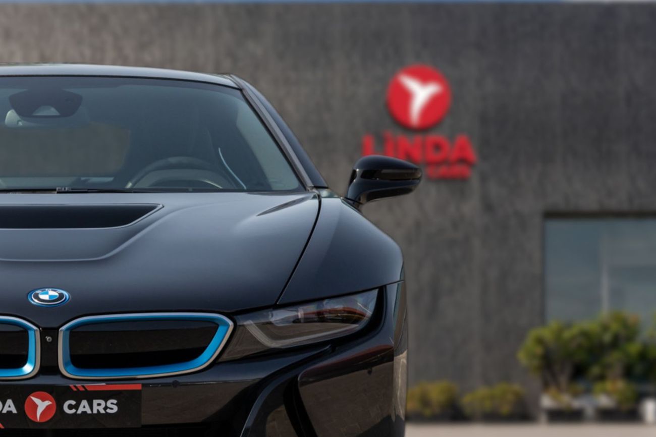 BMW i8 STD (1.5L · 3 Cyl · Automatic · Hybrid · Coupe · All Wheel Drive · 4 Seats · 2 Door) BMW i8 eDrive 2016 GCC