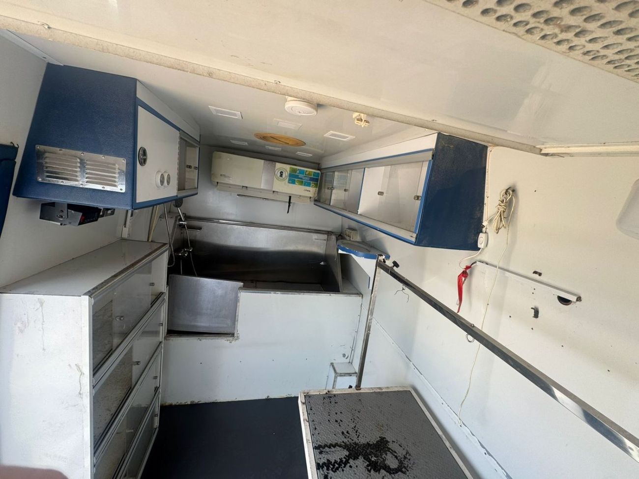 بيجو بوكسر صالون حلاقه حويانات متنقل