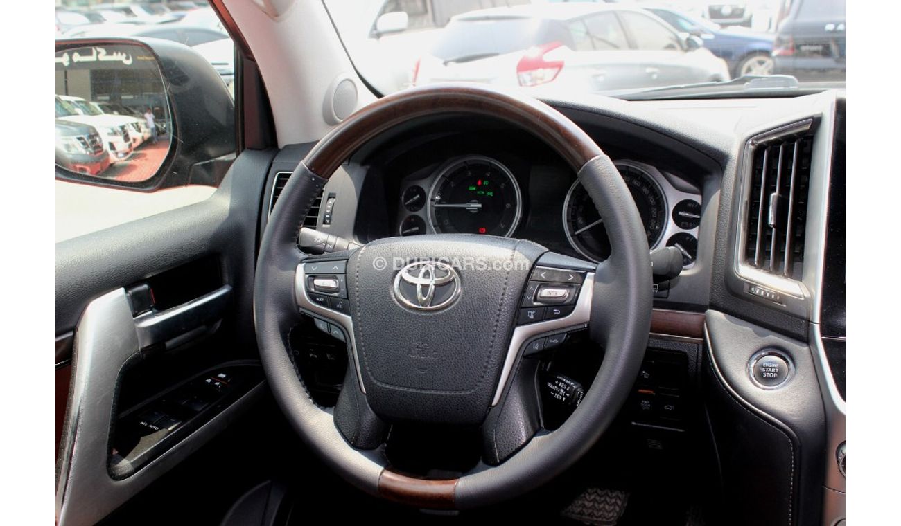 Toyota Land Cruiser (2016) VXR V8 5.7, GCC