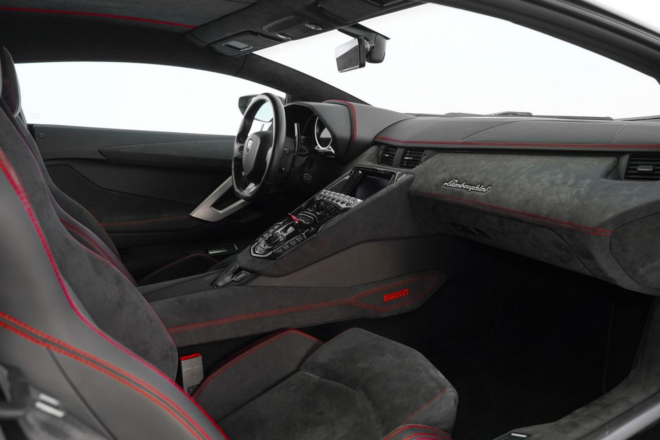 Lamborghini Aventador 6.5L V12 | PIRELLI EDITION