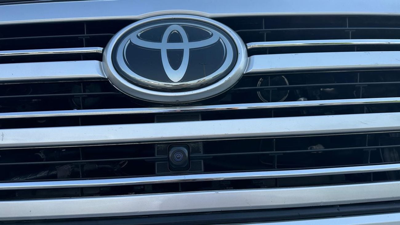 Toyota Land Cruiser Sahara ZX diesel Right-Hand Drive