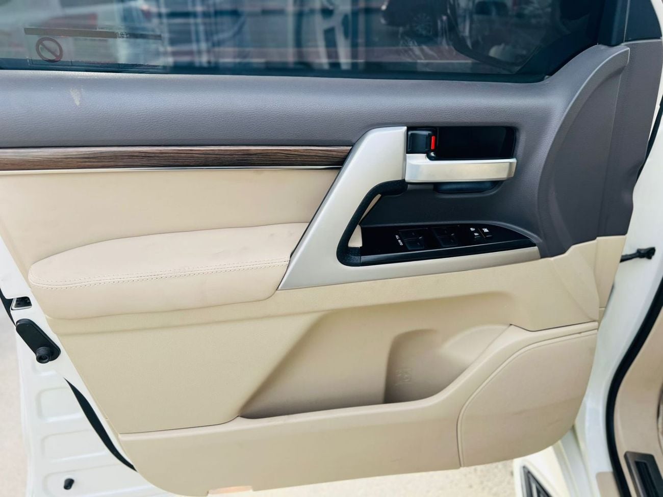 تويوتا لاند كروزر GXR 5.7/V8