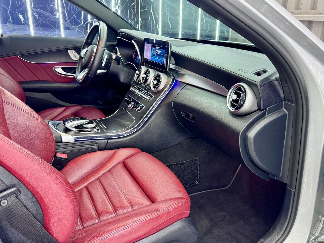 مرسيدس بنز C 300 AMG Pack 2.0L