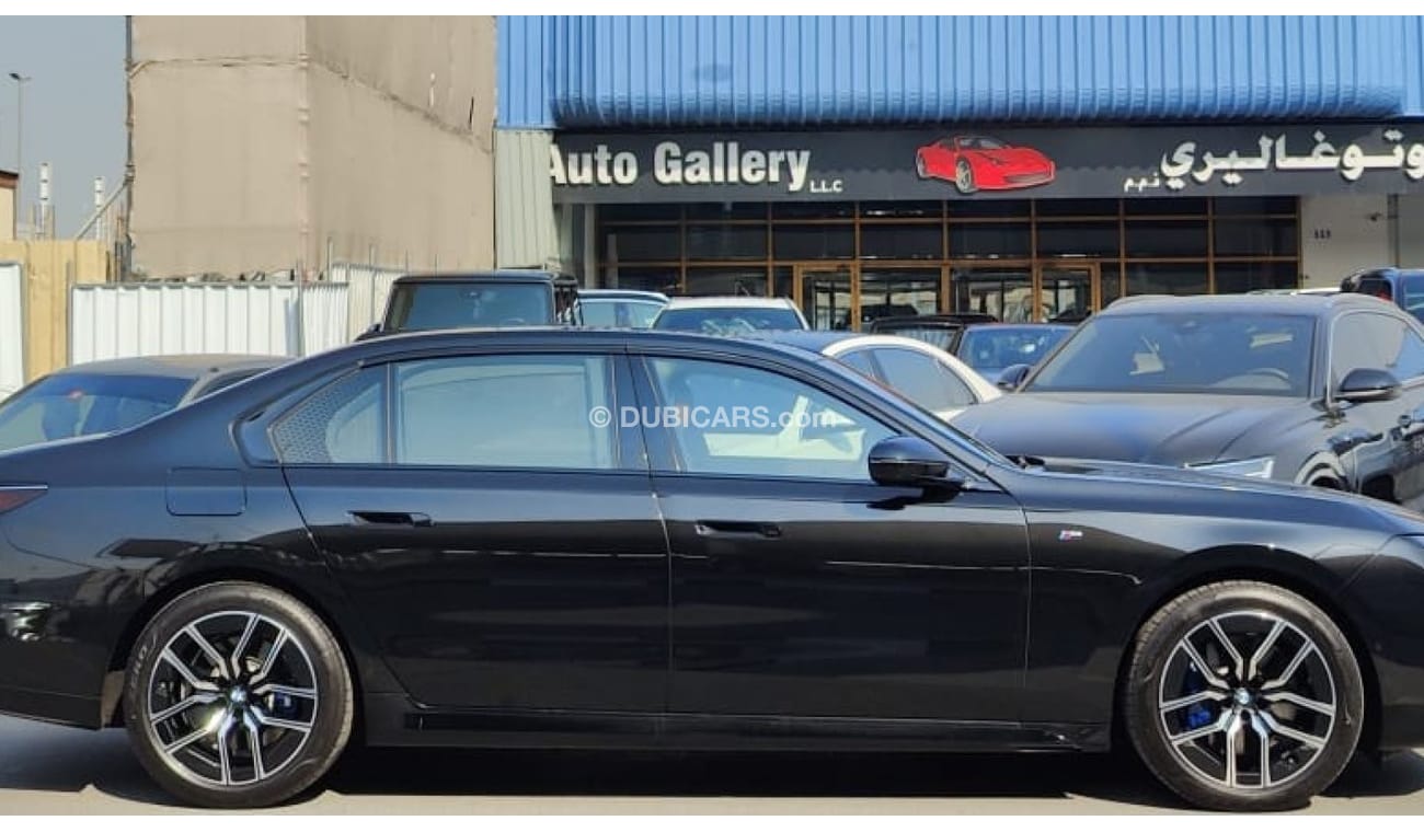 BMW 735 i M Sport 5 years Warranty & Service 2023 GCC