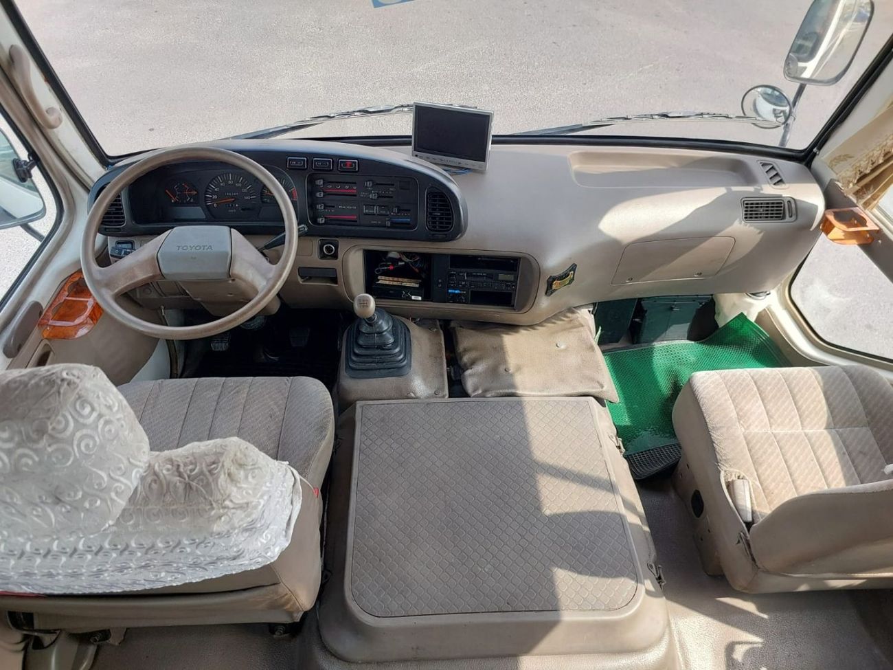 Toyota Coaster (RAMADAN OFFER) TOYOTA COASTER BUS RHD 1997 MODEL 4.1 L DIESEL MANUAL(PM00128)