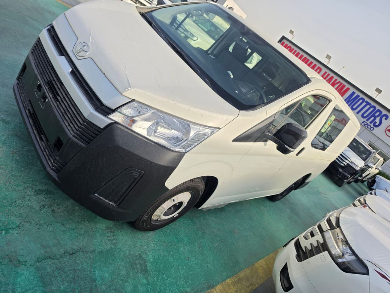 تويوتا هاياس Toyota Hiace GRH300 3.5L Van 2026 – سقف عادي | دفع خلفي | بنزين | فان تجاري