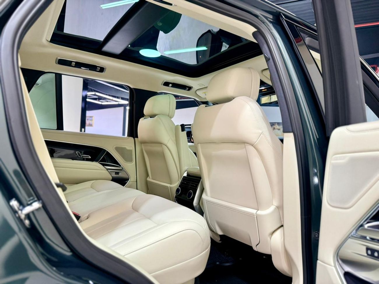 لاند روفر رينج روفر P530 SE