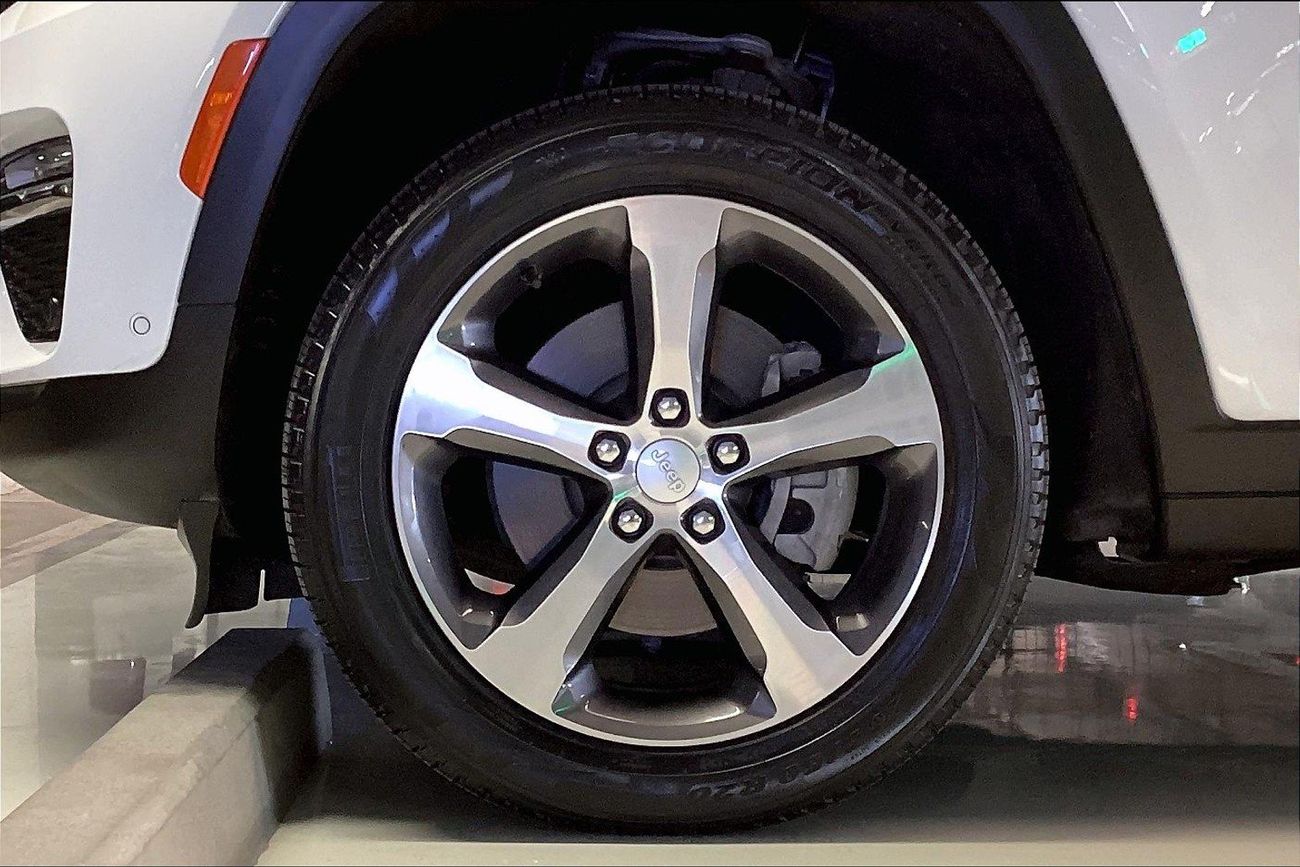 جيب جراند شيروكي Limited Plus | شامل الضمان | 0 ﺪﻔﻋﺓ ﺃﻮﻟﻯ