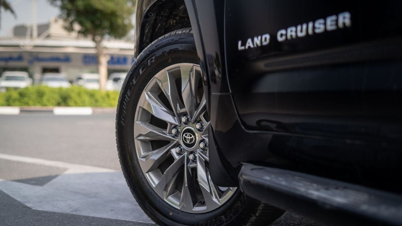 Toyota Land Cruiser LC300 VX V6 3.5L Petrol Twin-Turbo 2025YM Full Option