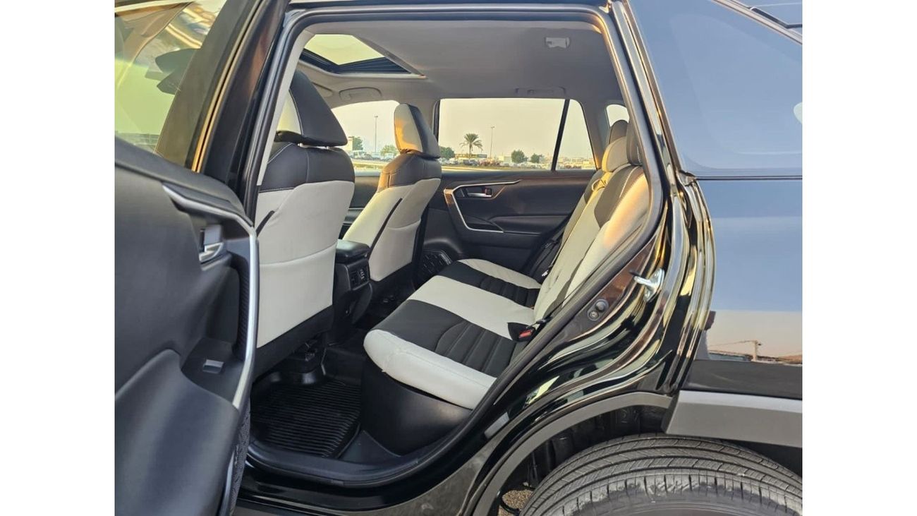 Toyota RAV4 “Offer”2021 Toyota Rav4 XLE AWD Hybrid Full Option 2.5L V4 - AWD 4x4 --UAE PASS