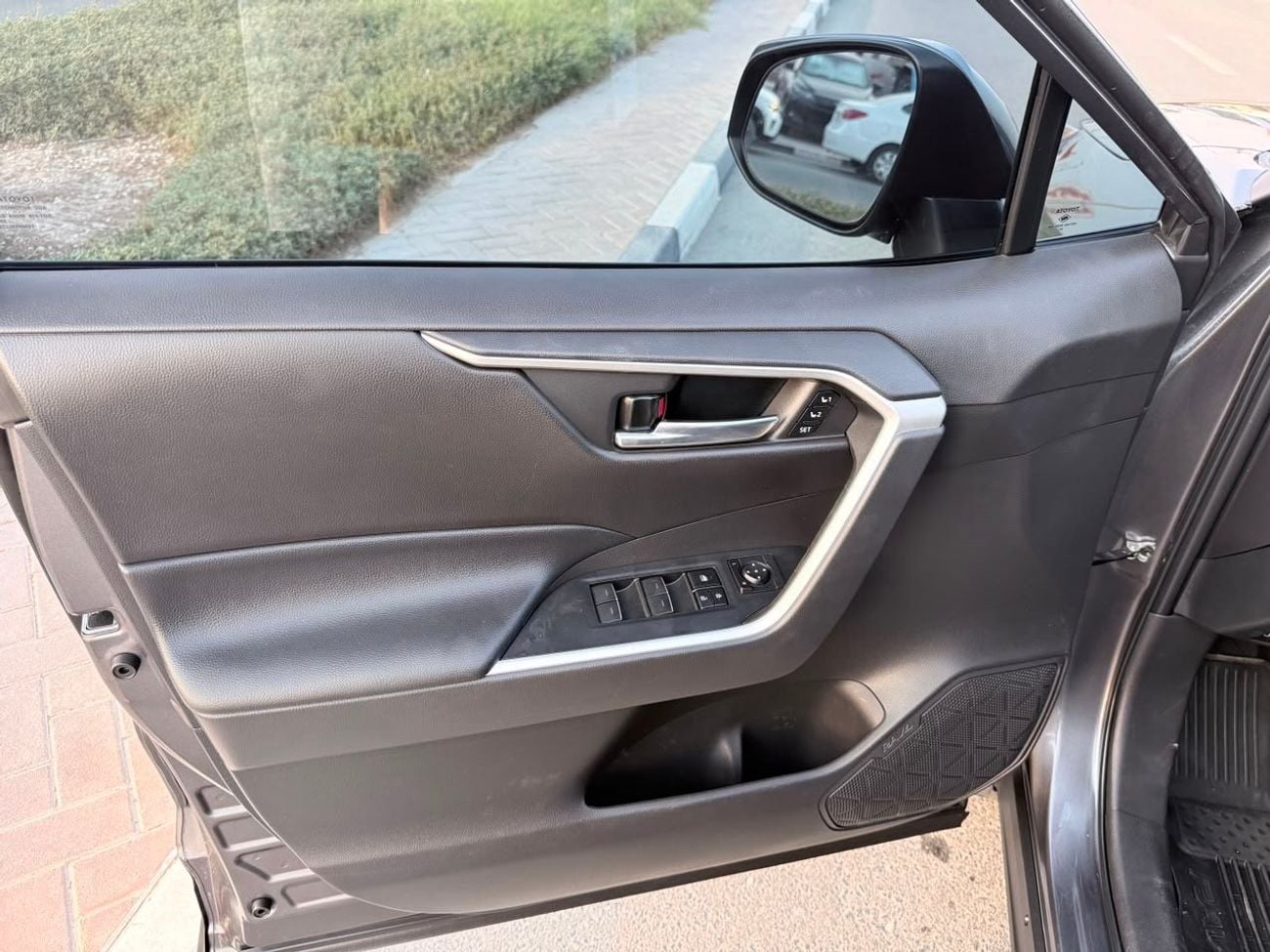 Toyota RAV4 XLE HEV Hybrid premium