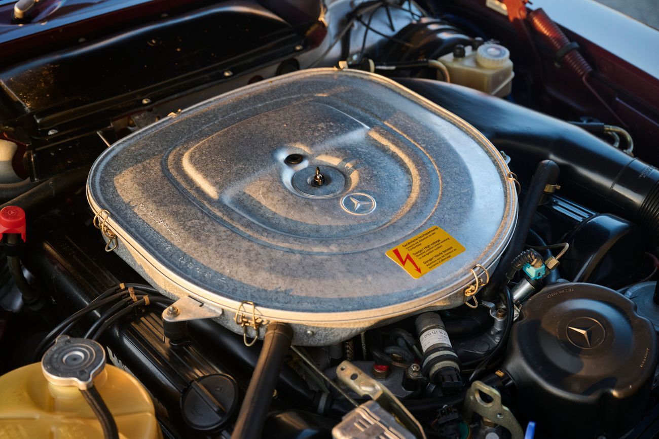 Mercedes-Benz SL 560 - 23,000 Original Kilometres