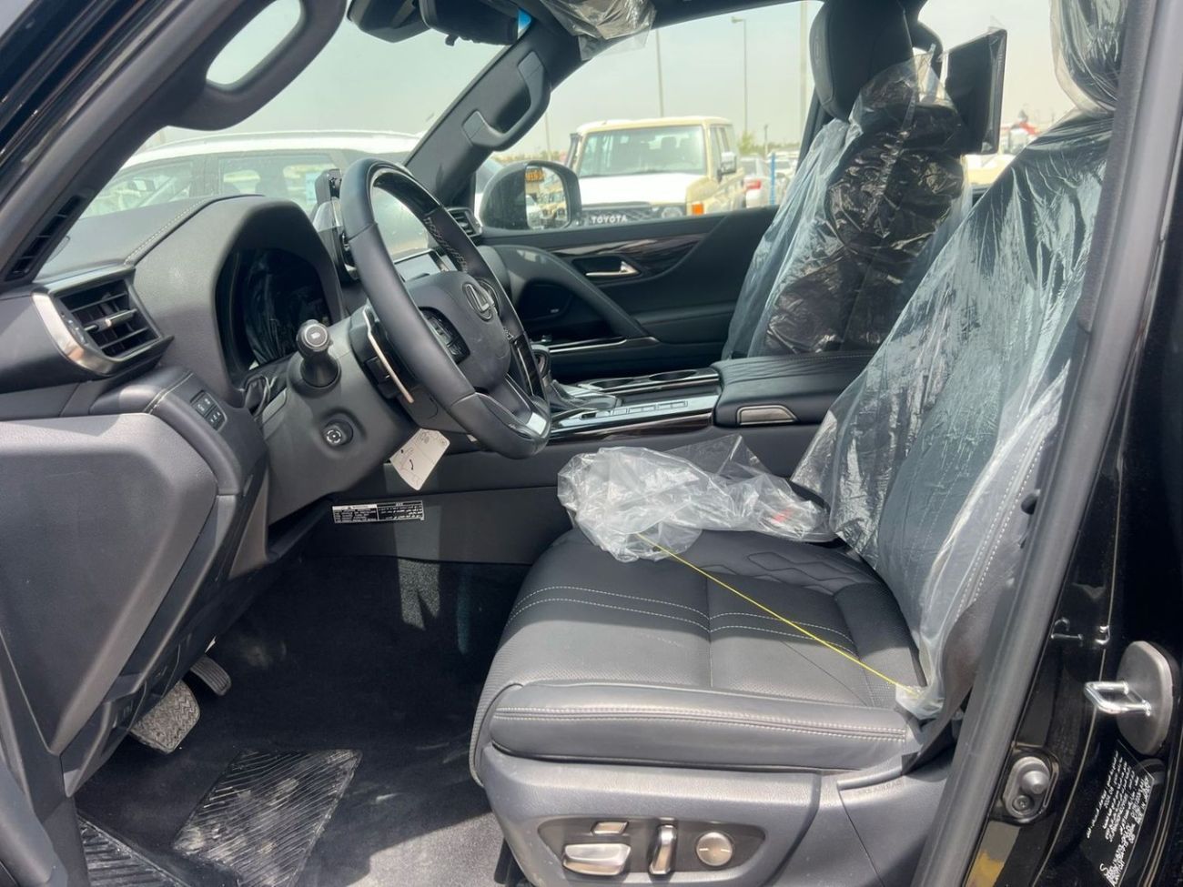 Lexus LX 600 VIP LAUNCH EDITION  w/Black Package 3.5L