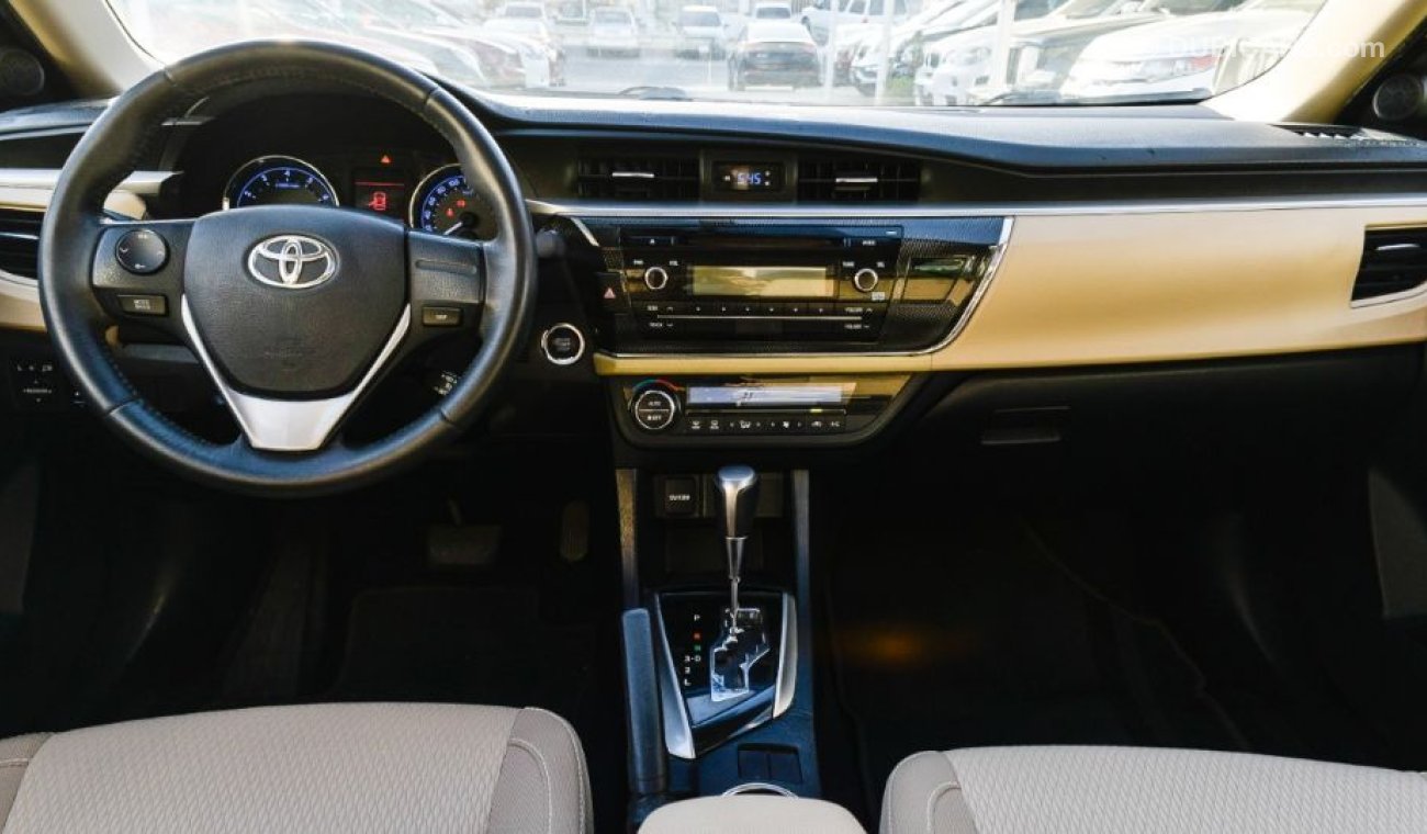 Toyota Corolla Gulf number one, fingerprint slot, rear camera, control screen, cruise control, sensors, in excellen