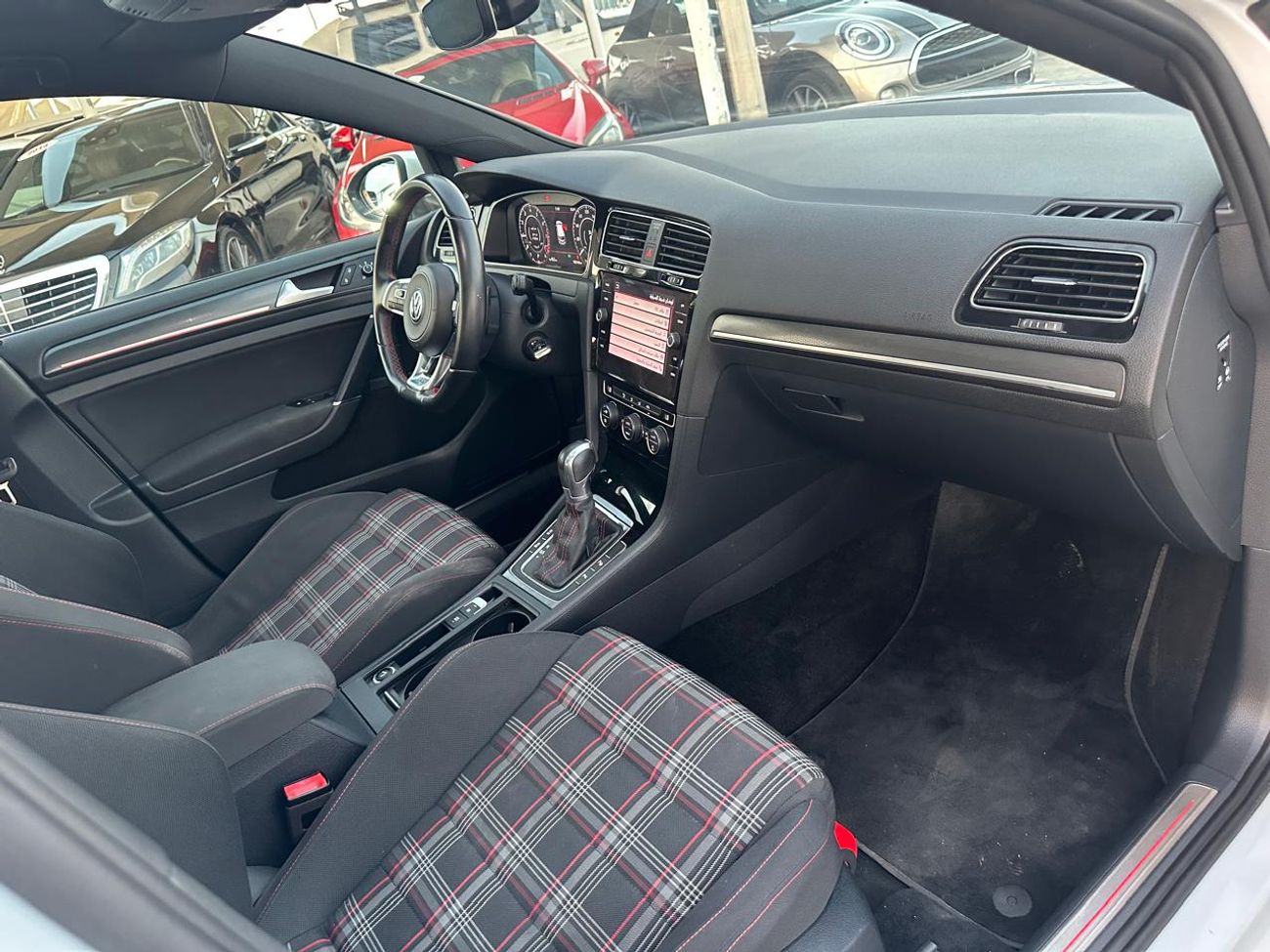 فولكس واجن جولف GTI Volkswagen Golf GTI_Gcc_2019_Excellent_Condition _Full option