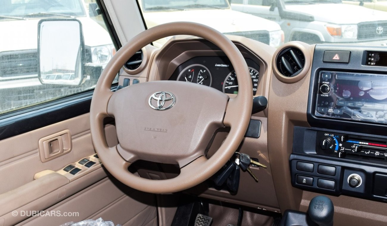 Toyota Land Cruiser Pick Up V6 4.0 L Petrol Double Cabin ,4/4,winch ,Hub lock,power window , wooden interior