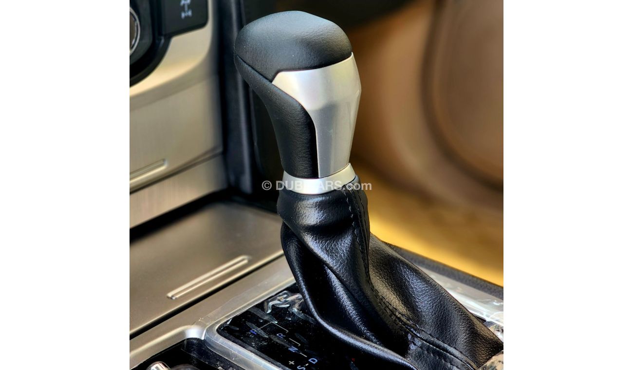 Toyota Prado V6   /  facelifted