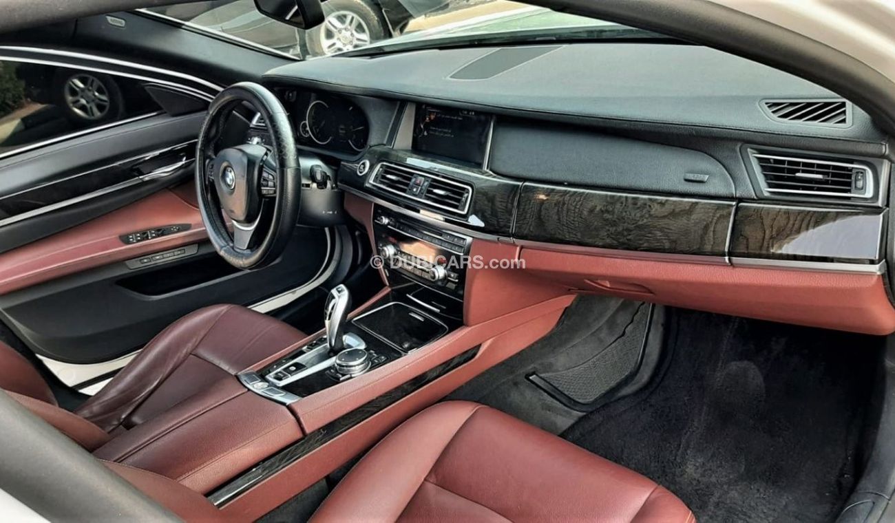 بي أم دبليو 730Li LI - 2015 - UNDER WARRANTY - IMMACULATE CONDITION