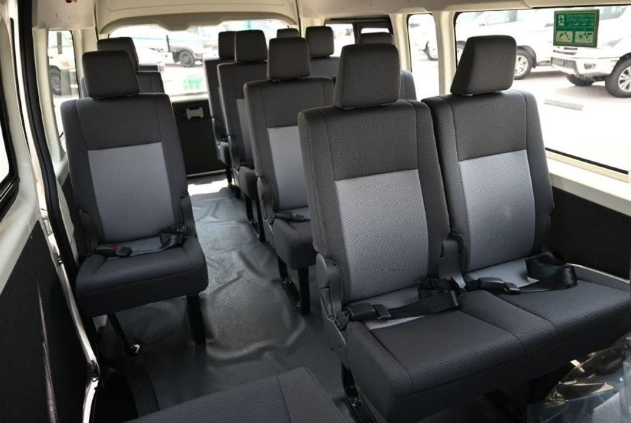 تويوتا هاياس Highroof 2.8L Diesel 13 Seater Manual Transmission