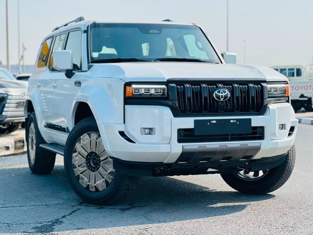 Toyota Prado VXR TOYOTA LANDCRUISER PRADO LUXURY WITH PANAROMA ENGINE  :  2.4L 4 PETROL  MODEL   : 2026 COLLAR  :