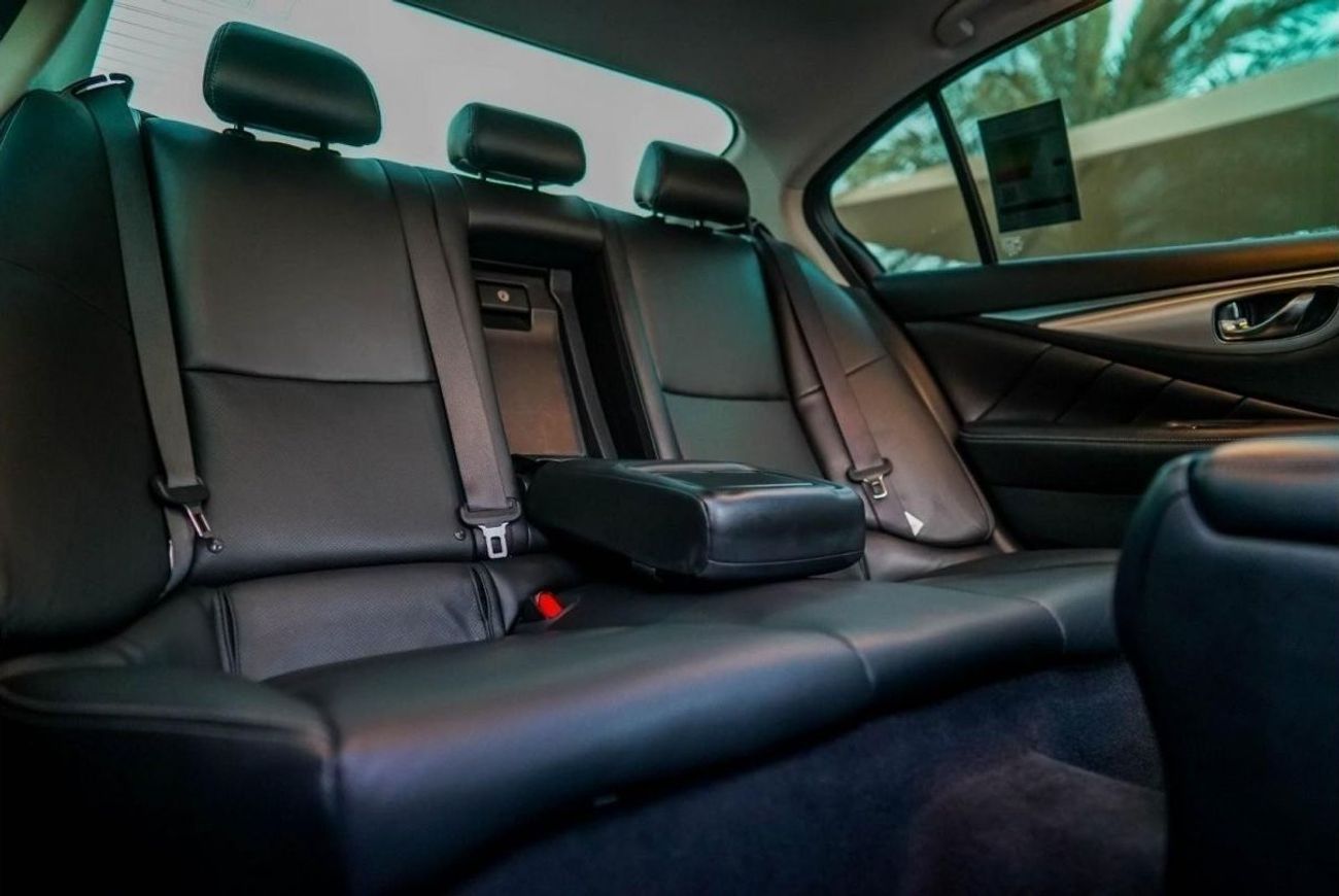 Infiniti Q50 Luxe V37