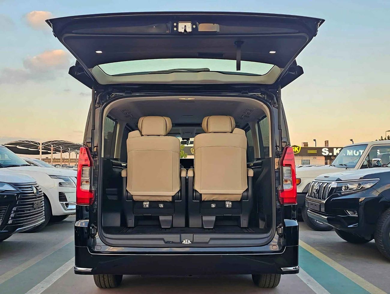 Toyota Granvia PREMIUM, 3.5L V6 PETROL A/T, 360* CAMERAS /  VSC 8” MULTIMEDIA OTTOMAN SEATS (CODE #  69029)