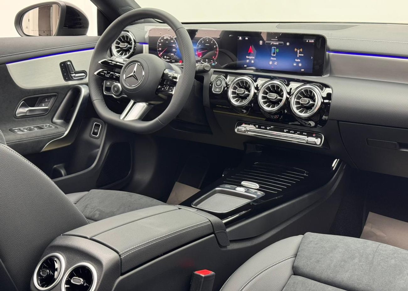 مرسيدس بنز CLA 200 2026 Mercedes-Benz CLA 200 AMG Night Package, 2030 Mercedes Warranty, GCC