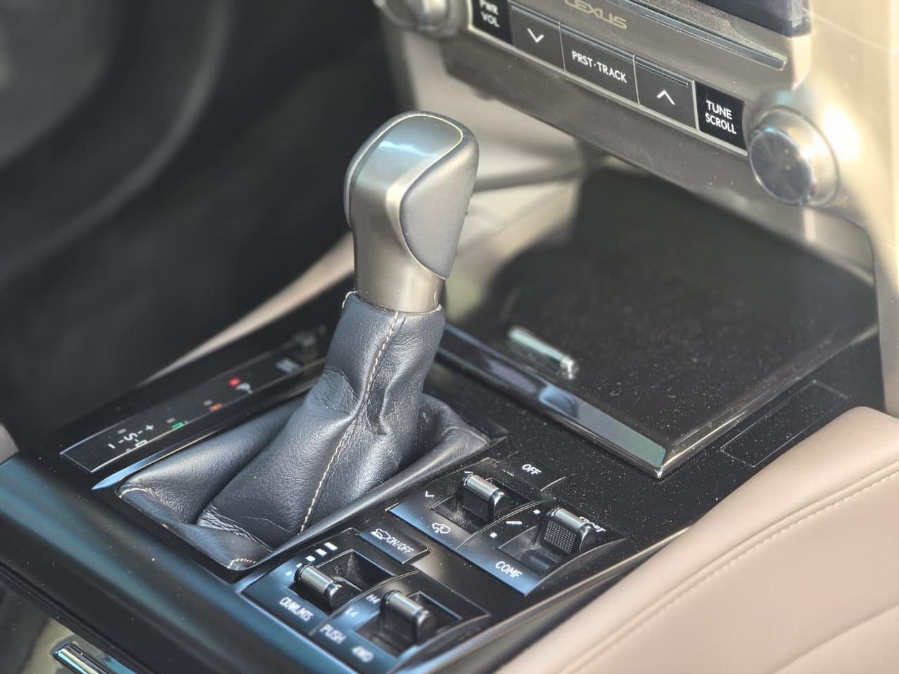 Lexus GX460 Premier 4.6L LEXUS GX-460 2021 GCC // FSH // ACCIDENT FREE // 2KEYS // PERFECT CONDITION // ORGINAL