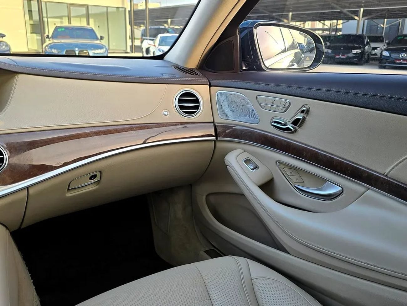 مرسيدس بنز S 560 S 560 - American Specs