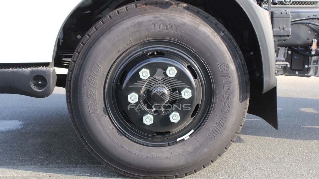 هينو 300 XZU 710L Wide Cab 2WD – 6.5 Ton