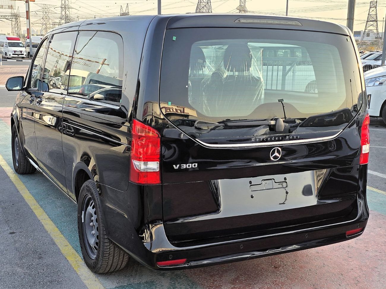 مرسيدس بنز V 300 Mercedes Benz V-Class V300 Style  2.0l Minivan 4*2 5Doors Black Color 2025 Model