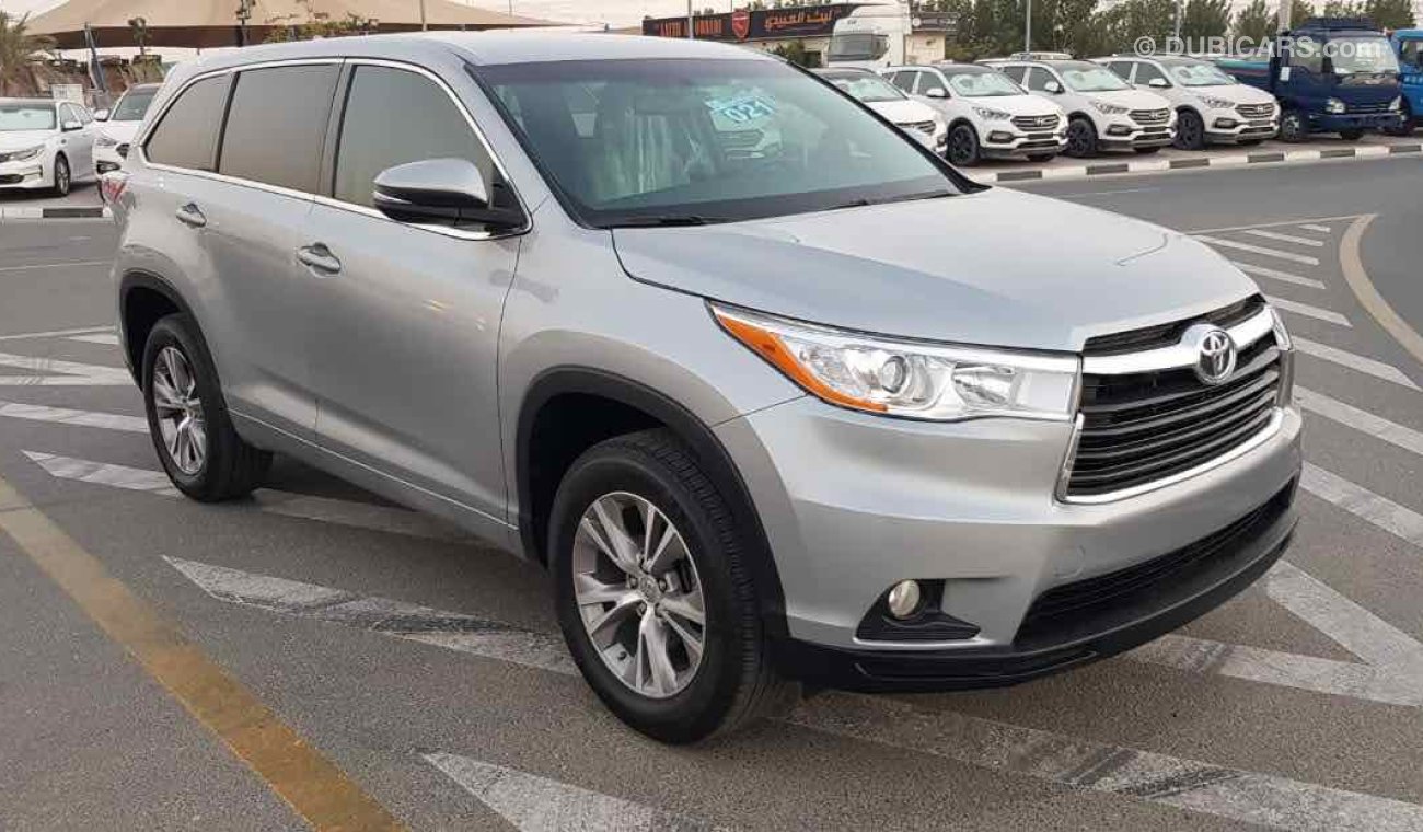 Toyota Highlander fresh and imported and very clean inside and outside and ready to drive