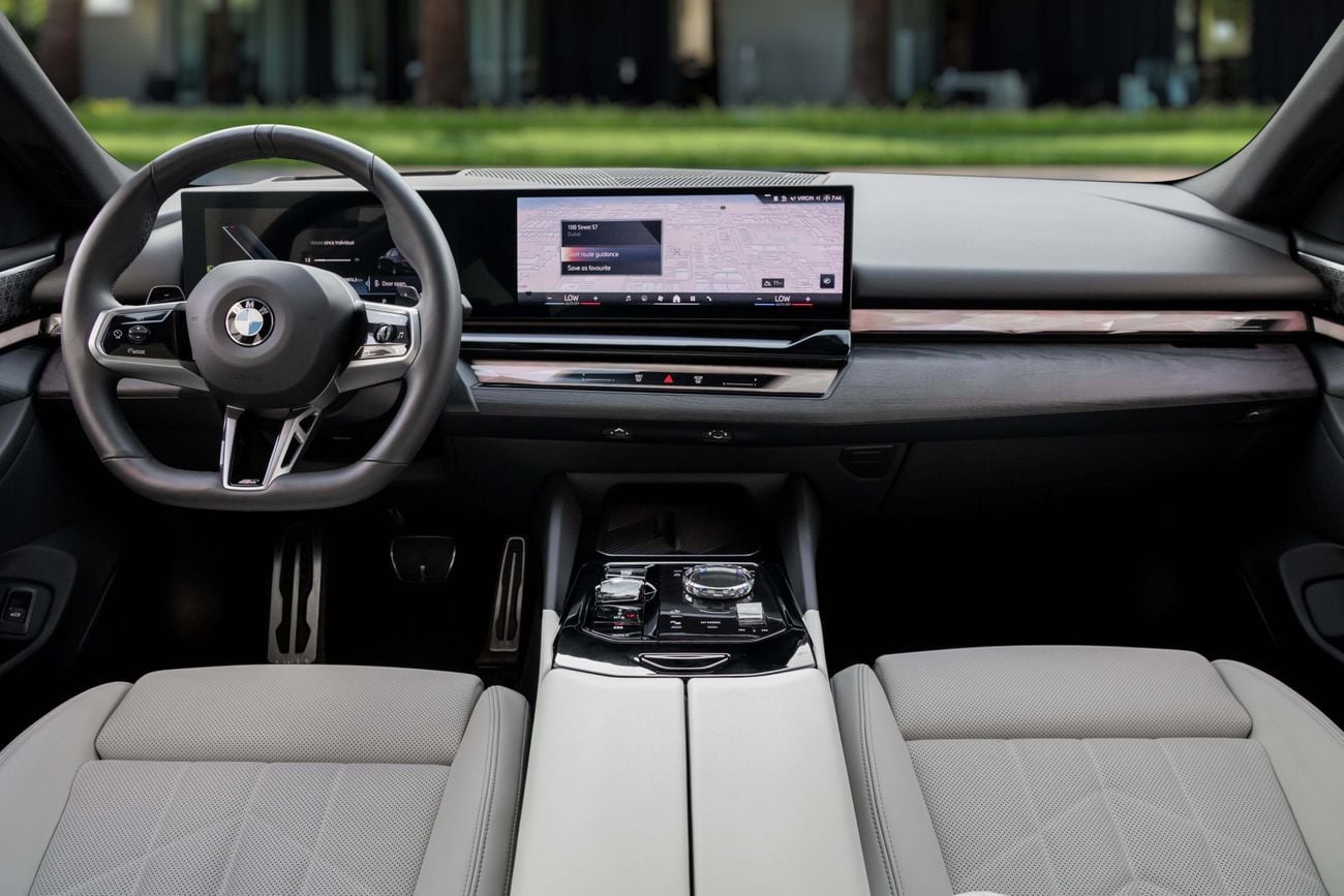 بي أم دبليو 520i G60 520i M | 4,505 P.M | 0% Downpayment | BMW WARRANTY+SERVICE!