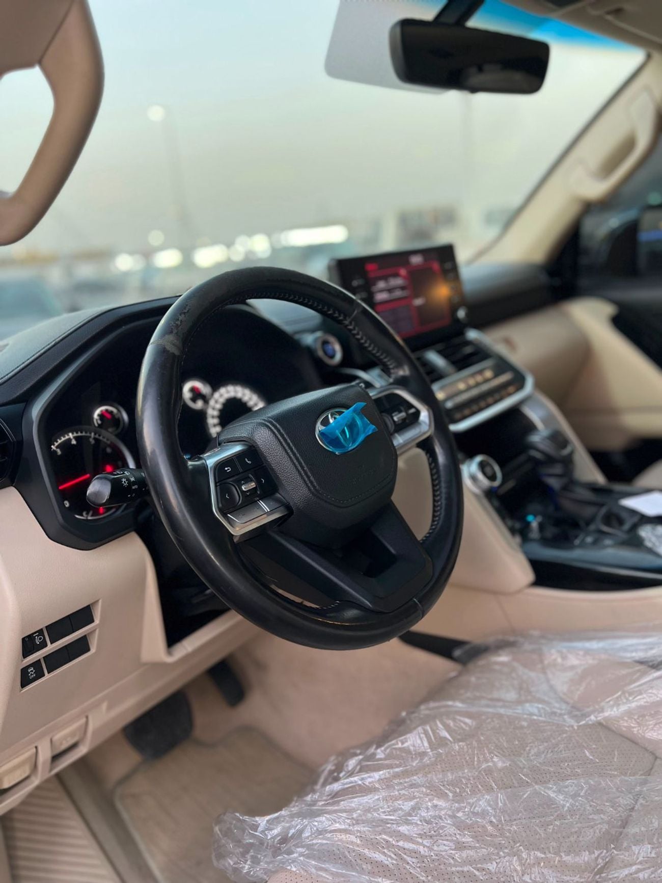 تويوتا لاند كروزر GXR 2022MODEL 4.0L v6 petrol Engine Colour Black push start Transmission Automatic Interior.Begie leathe