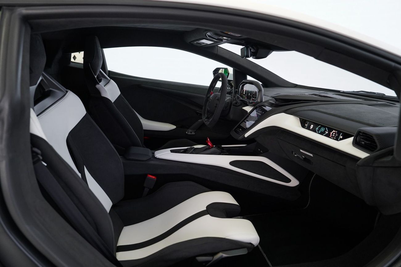 لامبورغيني ريفويلتو 6.5L V12 Hybrid
