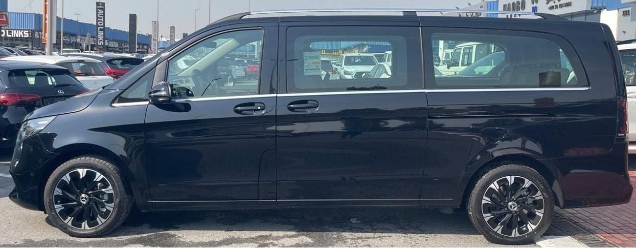 Mercedes-Benz V 300 Avantgarde 5 years Warranty 2025 GCC