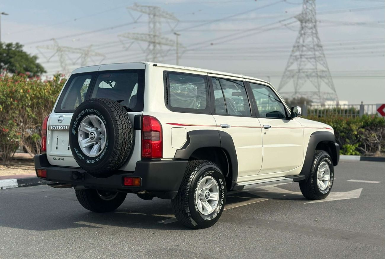 نيسان باترول سفاري GL 4.8L M/T (7 Seater)