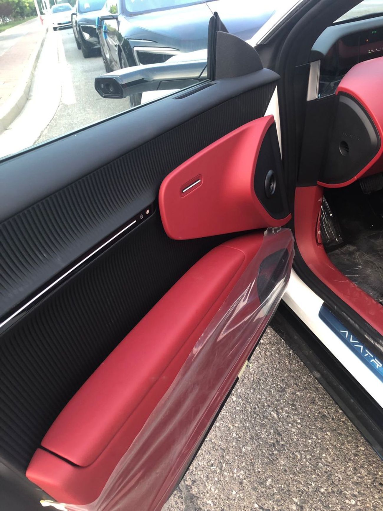 أفاتر 12 Luxury RWD