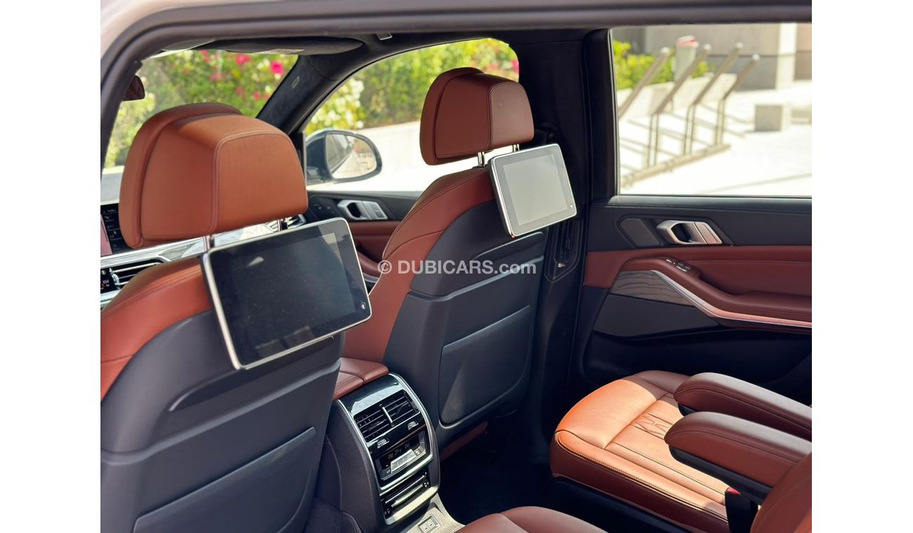 BMW X7 Bmw X7 XDrive 40i M kit Head-Up Display  Full Option Panoramic  GCC Service contract  Under warranty