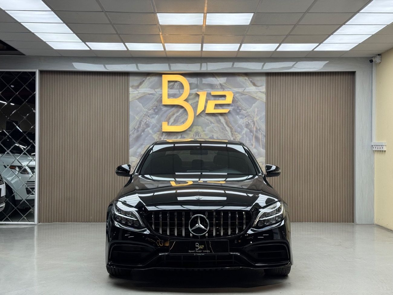 Mercedes-Benz C 300 Premium + 2.0L