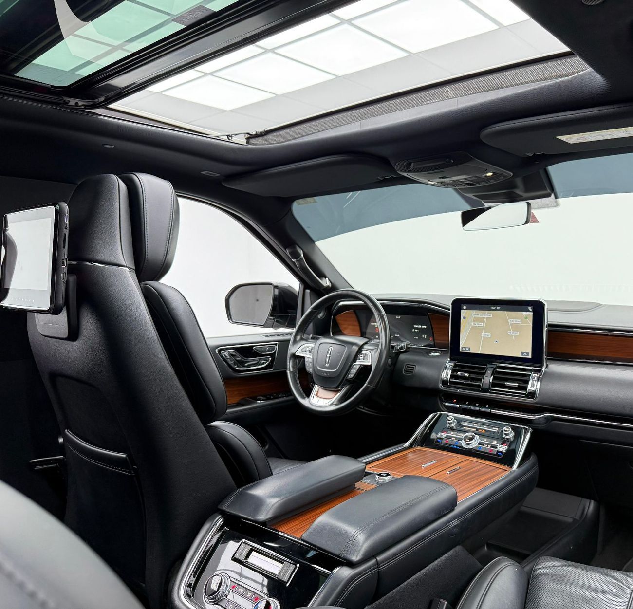 Lincoln Navigator Presidential 3.5L 2019 Lincoln Navigator Presidential, Warranty, Full Lincoln Service History, 8 Sea