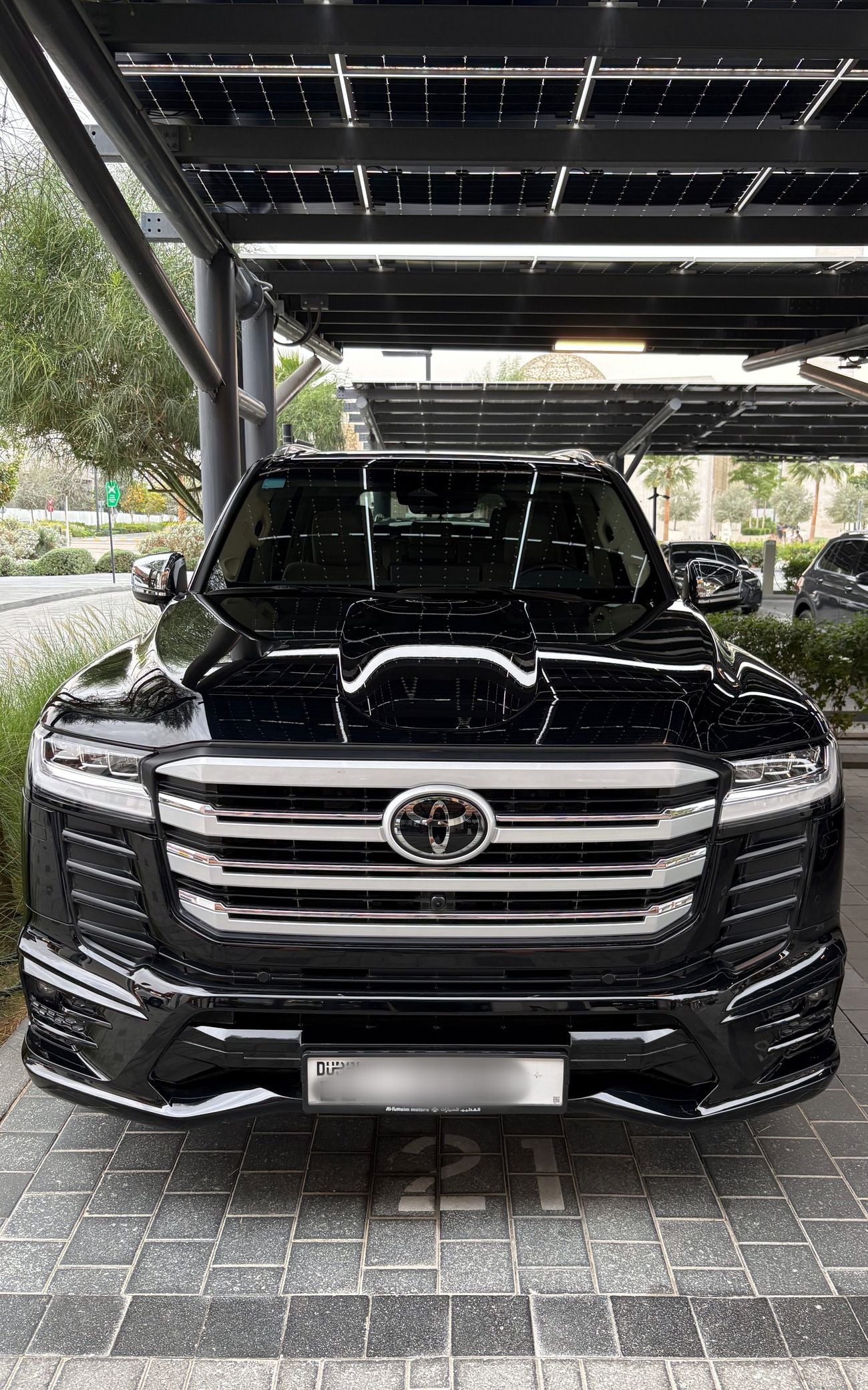 تويوتا لاند كروزر 2025 Land Cruiser VXR 4.0L V6 | 13,500 KM | Single Owner | Al-Futtaim | 80K Service Contract