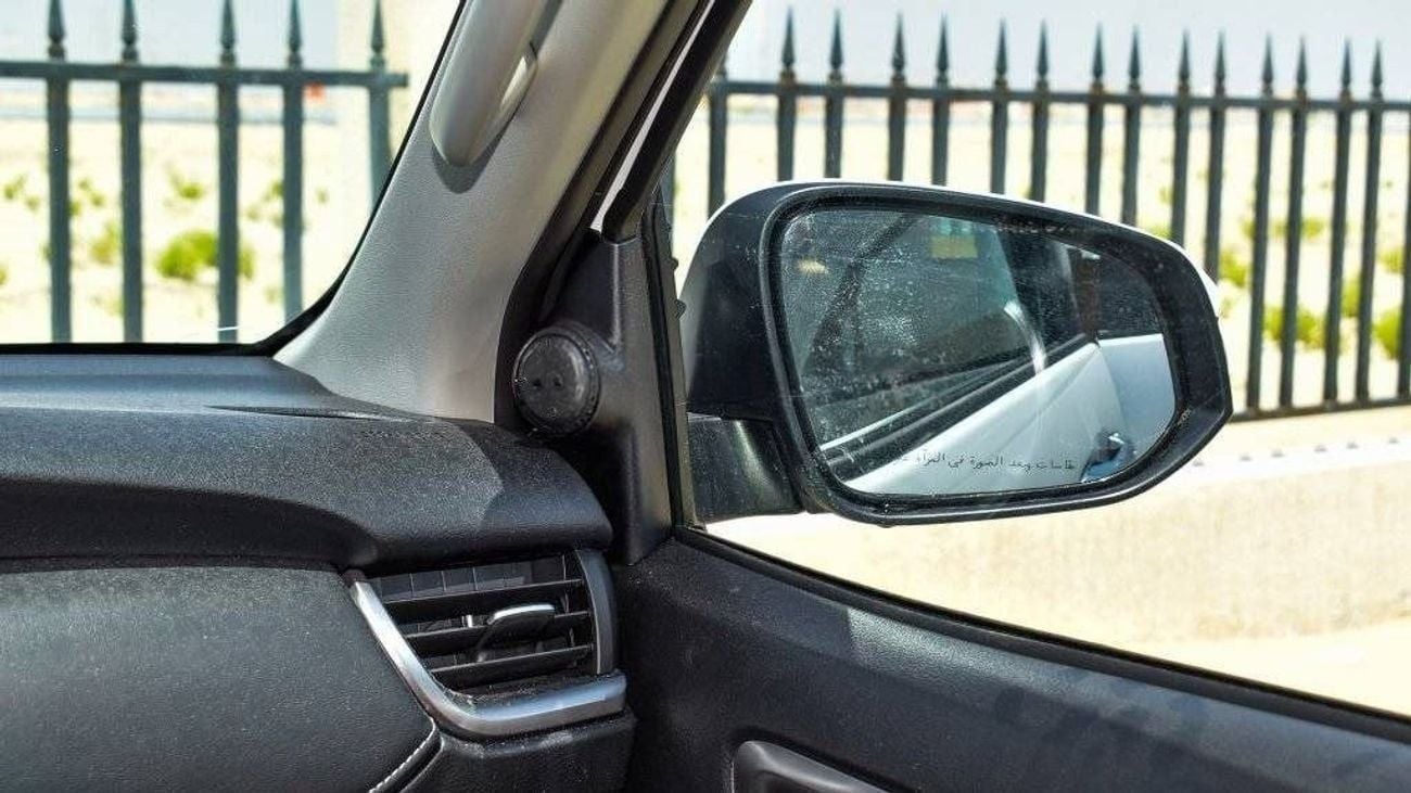 تويوتا فورتونر 2025 Toyota Fortuner 4.0L Petrol AT (White-Beige)