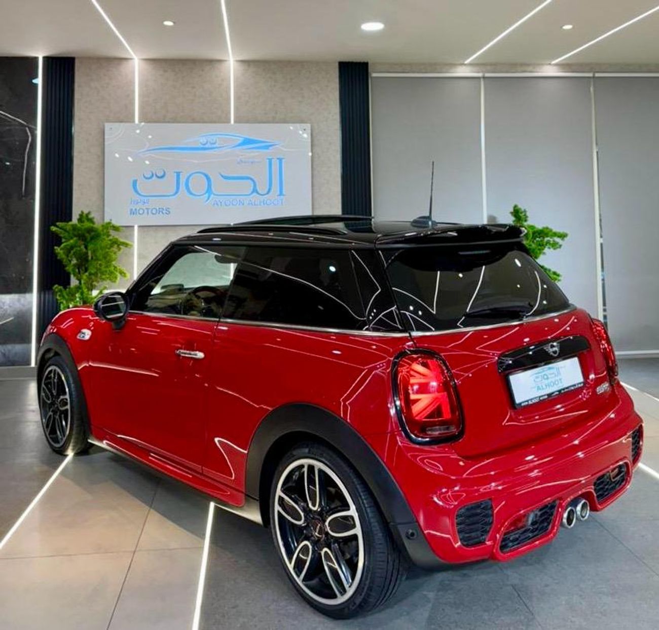 ميني كوبر إس LOVELY MINI COOPER S JCW || GCC || TOP OF THE RANGE || PANORAMIC || ACCIDENTS FREE || LOW MILEAGE