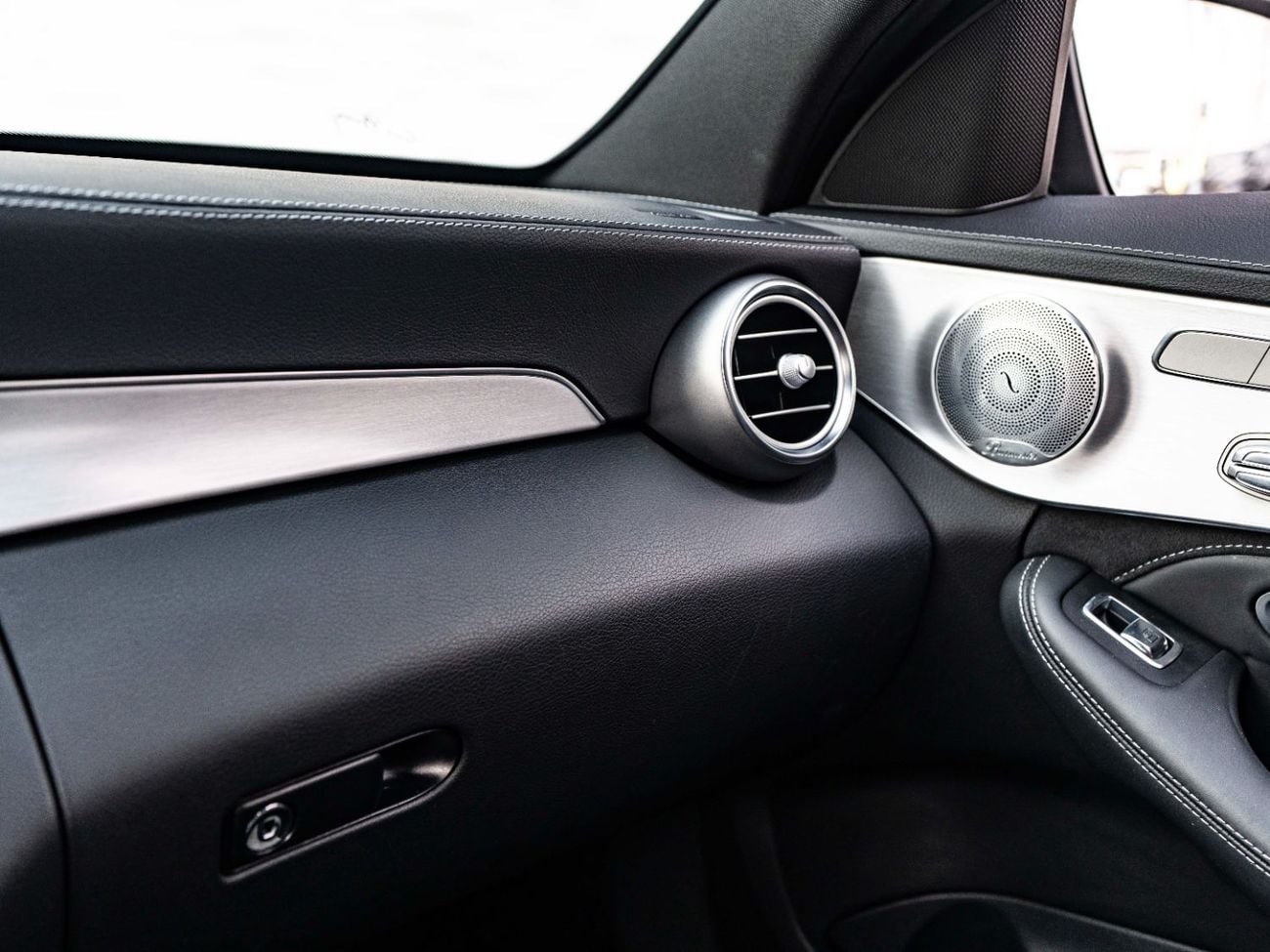 Mercedes-Benz C 63 AMG Std 4.0L Sedan