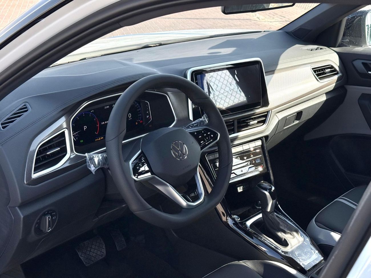 فولكس واجن T ROC 300TSI Black Edition 1.5L Petrol 2025 Export Price @ 72,500 AED