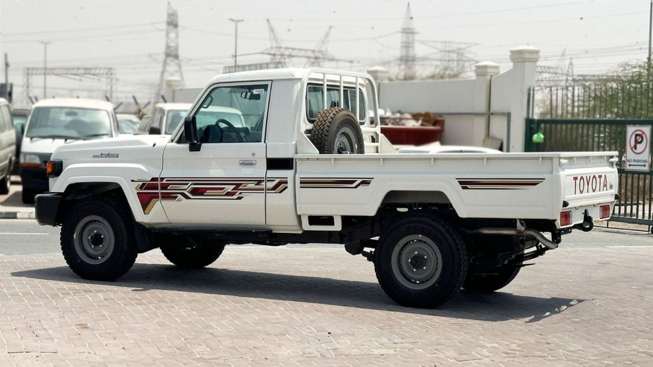 تويوتا لاند كروزر بيك آب TOYOTA LC79 SC 4.0 MT 2025 basic options