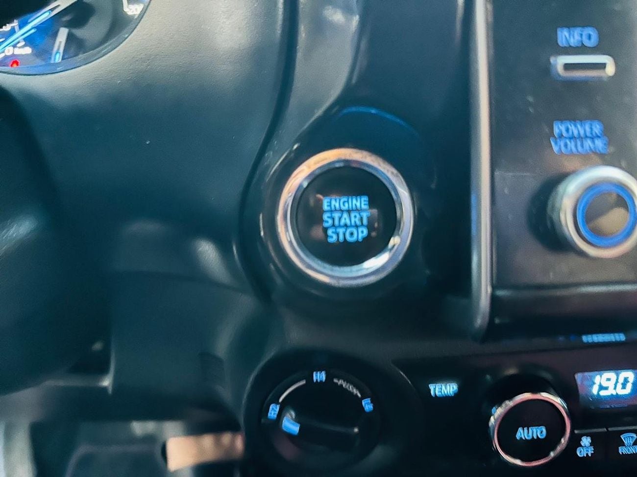 تويوتا هيلوكس ADVENTURE