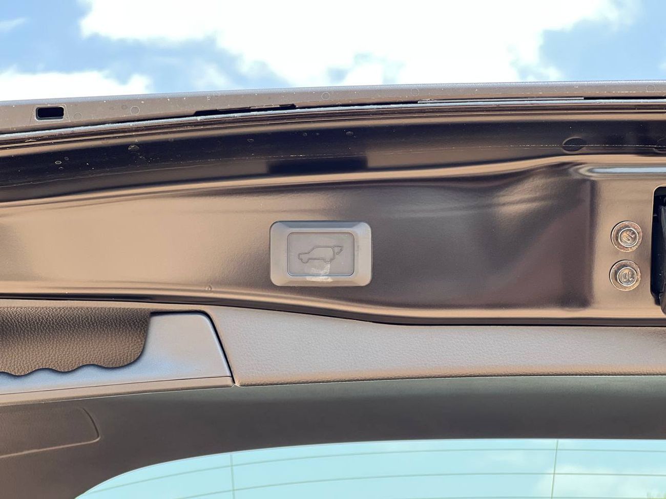 تويوتا راف ٤ 2.5L HEV A/T // 2025 // FULL OPTION WITH PANORAMIC , DVD&BACK CAMERA , COOLING SEATS //SPECIAL OFFER